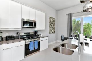 Stylish Condo With Pool Table Near Disney With Resort & Waterpark Access - B32-238 - 3