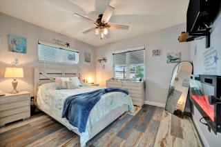 Dolphin Suite 2B Pet Friendly Waterfront Dock - 0