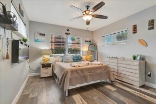 Dolphin Suite 2B Pet Friendly Waterfront Dock - 5