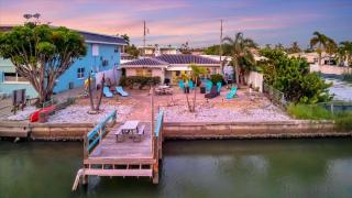 Dolphin Suite 1B Pet Friendly Waterfront Dock - 3