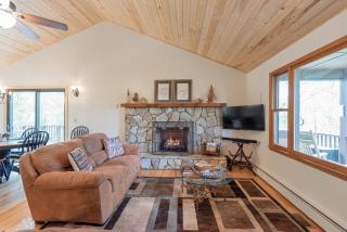 HappiNest- Hot Tub, Fire Pit, Mountain Views - 1