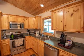 Prime Secluded Location- 5 Mins to State Park, Hot Tub, Dogs Welcome - 1