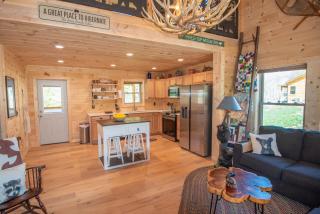 New River Log Cabin, HOT TUB, Fire Pit - 8