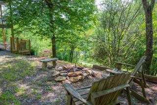 3 Bed Cabin Overlooking the New River-- HOT TUB, Fire Pit, Dogs OK - 7