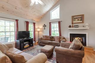 3 Bed Cabin Overlooking the New River-- HOT TUB, Fire Pit, Dogs OK - 2
