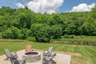 Cozy Cabin Right on the New River in Todd - Easy River Access - Fire Pit - 5