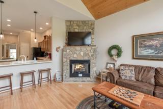 Cozy Cabin Right on the New River in Todd - Easy River Access - Fire Pit - 4