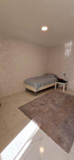 3 bedrooms with 6 single beds - 6