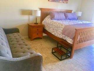 AntelopeCanyonHouse w VIEW offering Deals for two couples pets okay - 2