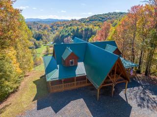 7 Bd Log Cabin Retreat- Game Rm, Hot Tub, Room for the Whole Family! - 5