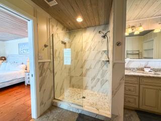 Pet Friendly Sleeps 9 Golf Cart Hot Tub - Weekly Discounts - 1