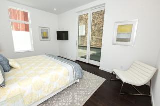 Unique contemporary 1600ft2 2BR 3BA apt OTR - 8