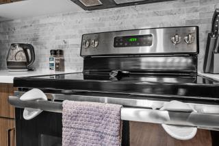 Luxury 1BR Apt-Pool RWJ-Rutgers StPeter-Free Parking - NYC316 - 3