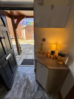 Willow Tree Retreat Airport Friendly 3BR House, with Garden & Office - Northolt - 8