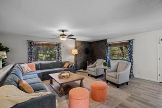5BDR Stay w Fireplace Game room Family-Friendly Amenities Arrowhead Chalet by AvantStay - 3