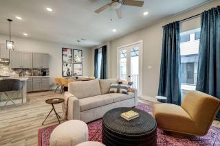Hip Houston Heights Home 4BR Great Location - 1