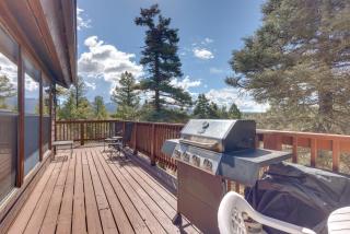 Mtn-View Deck Cabin Getaway in Angel Fire - 8