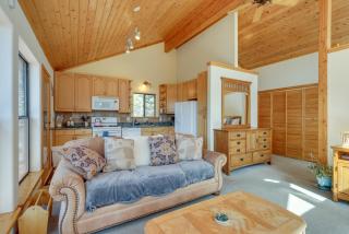 Mtn-View Deck Cabin Getaway in Angel Fire - 4