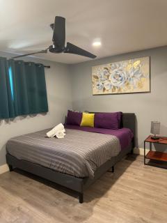 Hip & Quirky Montrose Flat with Pool Access & Parking - 9