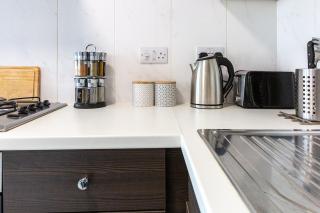 Lovely 2 Bedroom 2 Bathroom Apartment with Parking - 5