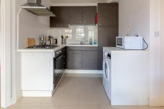 Lovely 2 Bedroom 2 Bathroom Apartment with Parking - 6