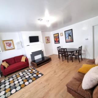 Ground Floor 2 Bedroom Flat - Sleeps 5 - 7
