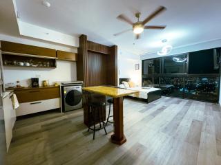 Stunning Sunset View Apartment with Free Parking - 8