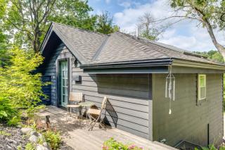 Pet-Friendly Minneapolis Studio Walk to Lake! - 8