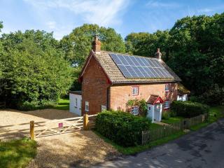 Ames Cottage - Hinton - 0