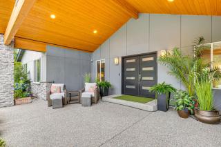 Amazing Outdoor Space! Everett Escape with Hot Tub - 9