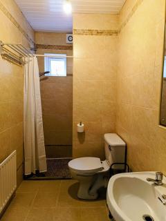 Central Apartment, Parking, Ground Floor, Sleeps 6 - 3