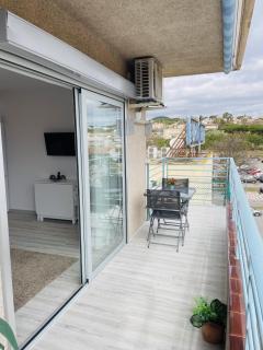 Apartamento con piscina y balcón recién reformado - 5