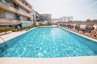 Apartamento con piscina y balcón recién reformado - 3