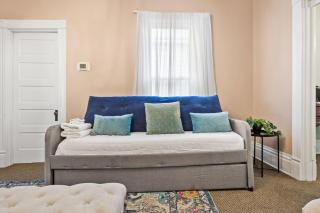 Spacious Historic House Near Louisville Sites - 5