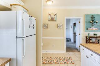 Golf Getaway by Casino, Dolphin Cruises and Beach! - 1