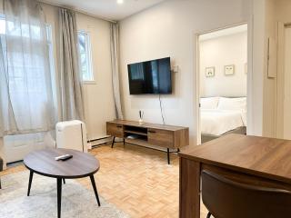 Lovely One-Bedroom in Vibrant Plateau Mont-Royal - 1