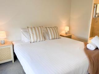 3 Bed in Boorooma - 9