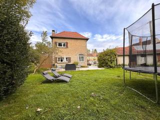 Maison familiale climatisée, jardin cinema et jeux - 3