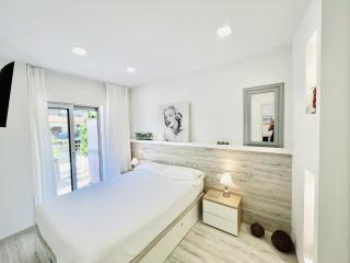 Apartamento con piscina y terraza recién reformado - 9