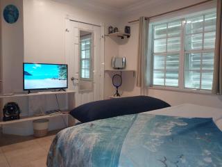 Private Guest House 2 bedrooms & 2 baths near Grace Bay Beach & Long Bay Beach. - 3