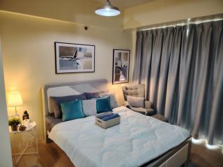 Cheap Accommodation - Newport Boulevard - 1