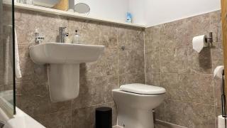 Apartment - Sleeps 4 pets allowed & parking - 8