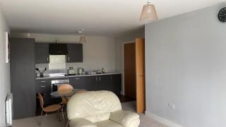 Apartment - Sleeps 4 pets allowed & parking - 6