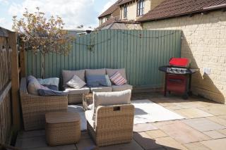 Atworth Haven: 4-Bed Home with Garden - 8