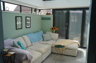 Atworth Haven: 4-Bed Home with Garden - Atworth - 2