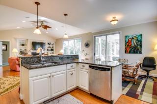 4 Mi to Fenwick Island Home with Pool Access and Deck - 2