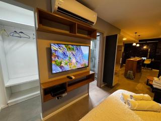 Luxury Apartment with Cowork Space, WiFi, and a Pool in a Business Area - 9