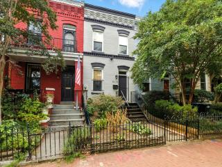 Capitol Hill Retreat Modern 2BR - Private Patio - 8