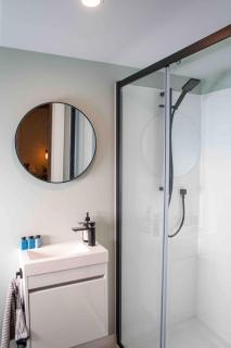 Wellington Inner City Hideaway-Walk to Everything! - 3