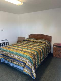Royals Inn Motel - 2